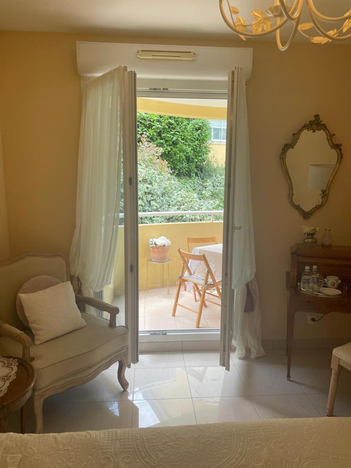 Grace & Breakfast Bed & Breakfast Beausoleil Bagian luar foto