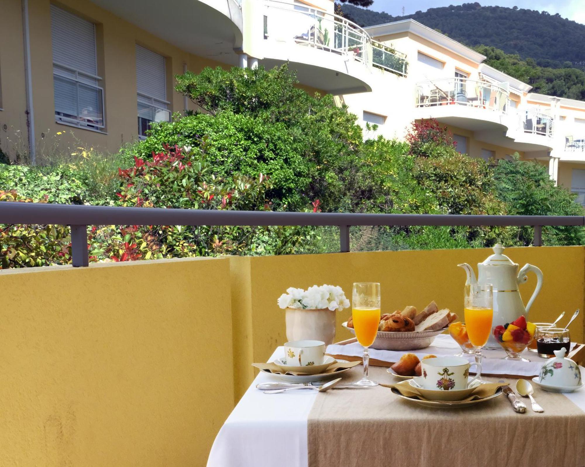 Grace & Breakfast Bed & Breakfast Beausoleil Bagian luar foto