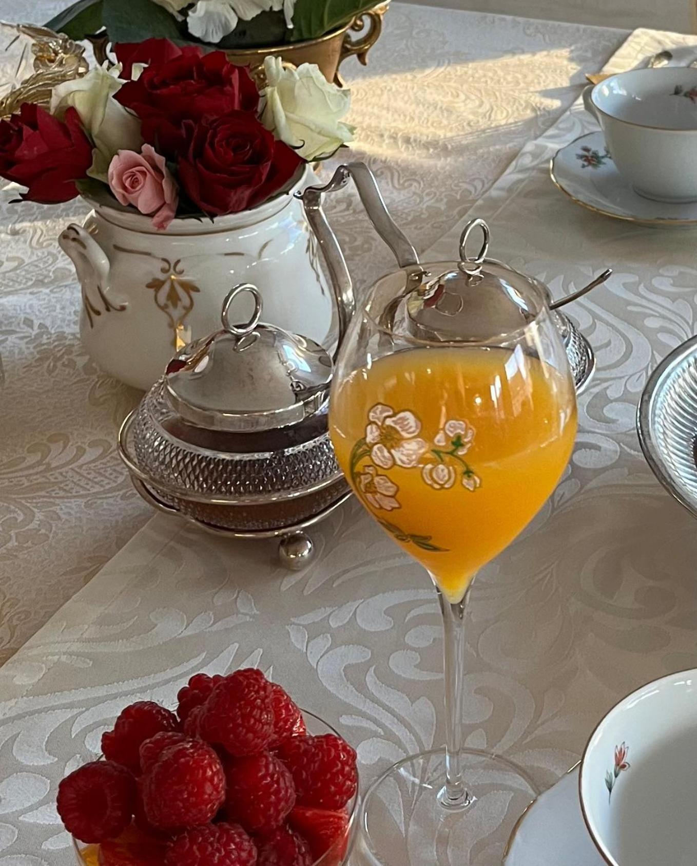Grace & Breakfast Bed & Breakfast Beausoleil Bagian luar foto
